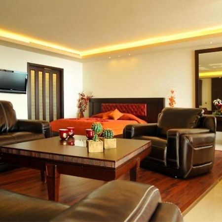 Hollywood Inn Boutique Hotel Джуния Екстериор снимка