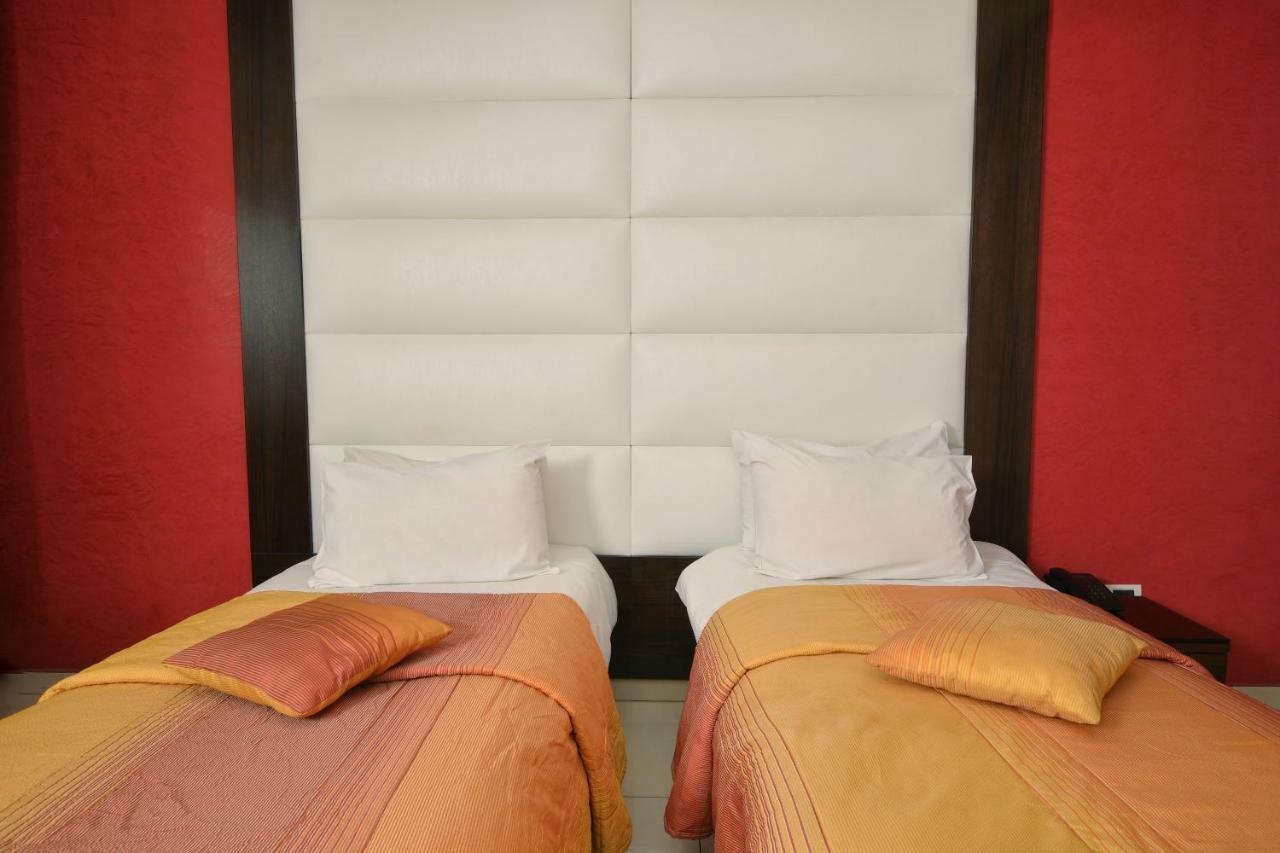 Hollywood Inn Boutique Hotel Джуния Екстериор снимка