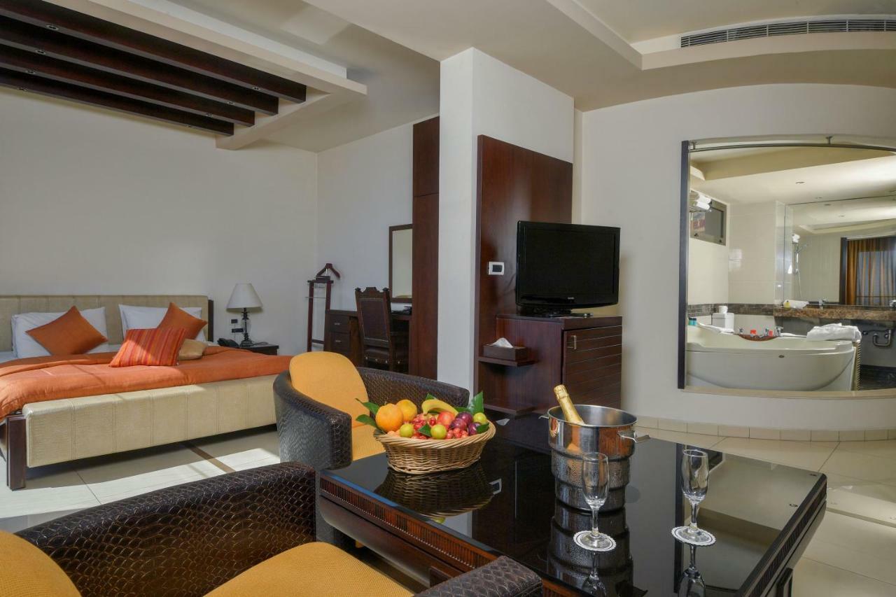 Hollywood Inn Boutique Hotel Джуния Екстериор снимка