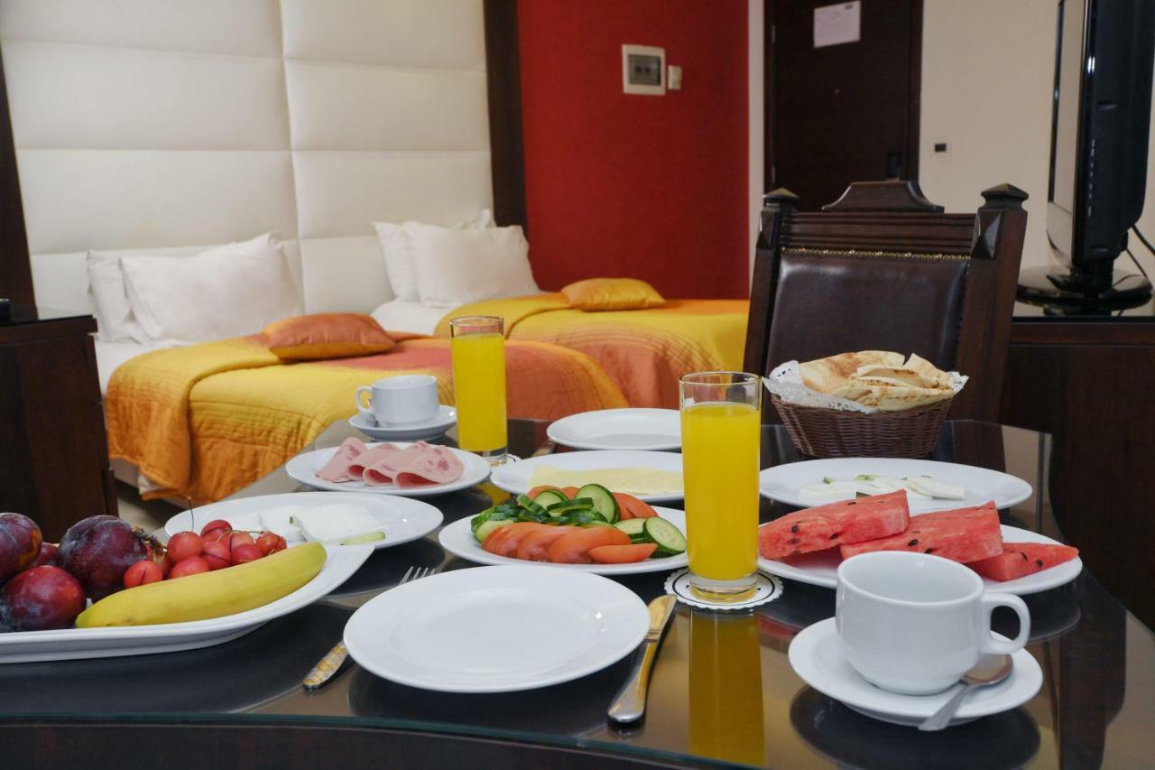 Hollywood Inn Boutique Hotel Джуния Екстериор снимка